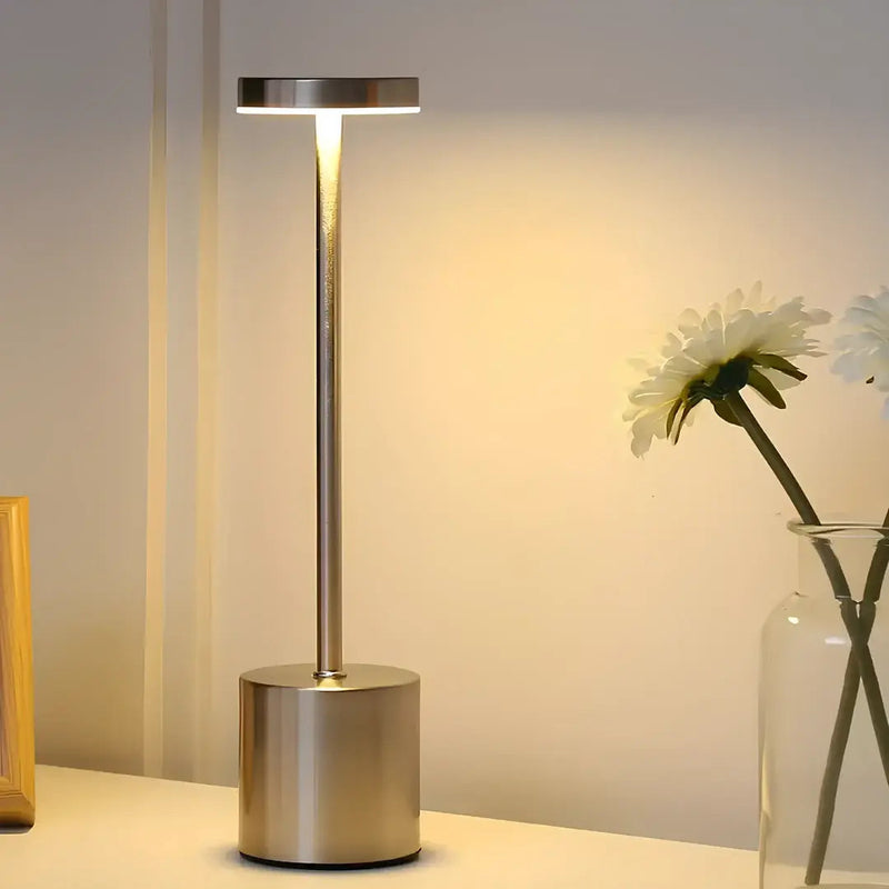 Luminária de Mesa - Led Acendimento Automático