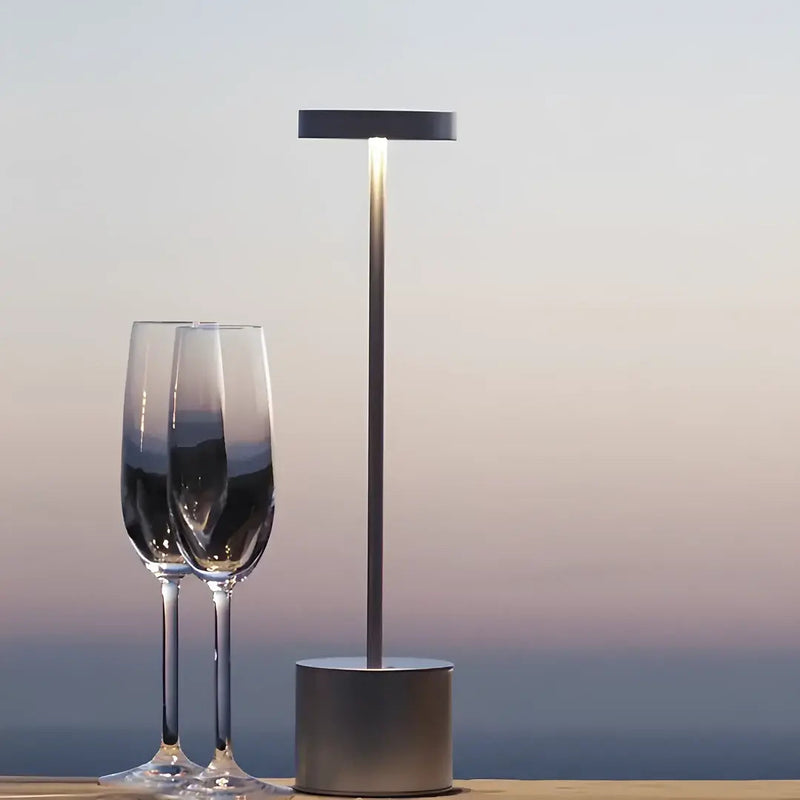 Luminária de Mesa - Led Acendimento Automático